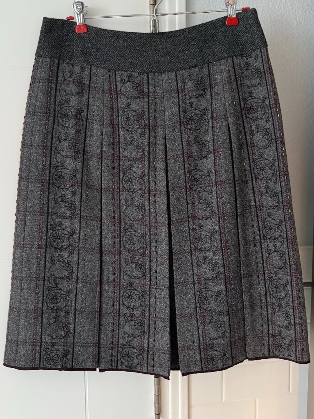 NWOT - LOFT Grey Tweed Pleated Wool Embroidered Beaded Herringbone Skirt -Size 4